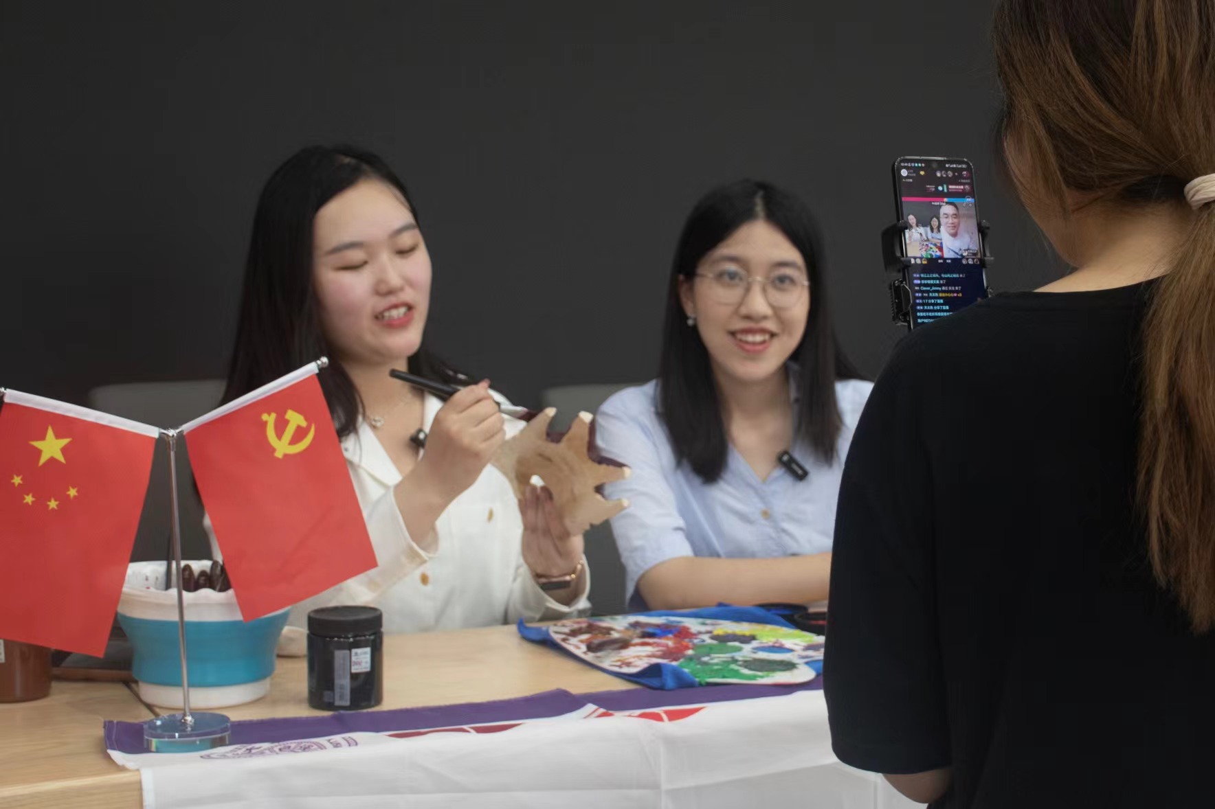 20230711-2023年暑期完美在线登录官网人文学院“如是我文”品牌项目实践纪实-完美在线登录官网乡村振兴工作站赴重庆璧山实践调研支队开展非遗傩文化主题直播-孙宇暄.pic.jpg