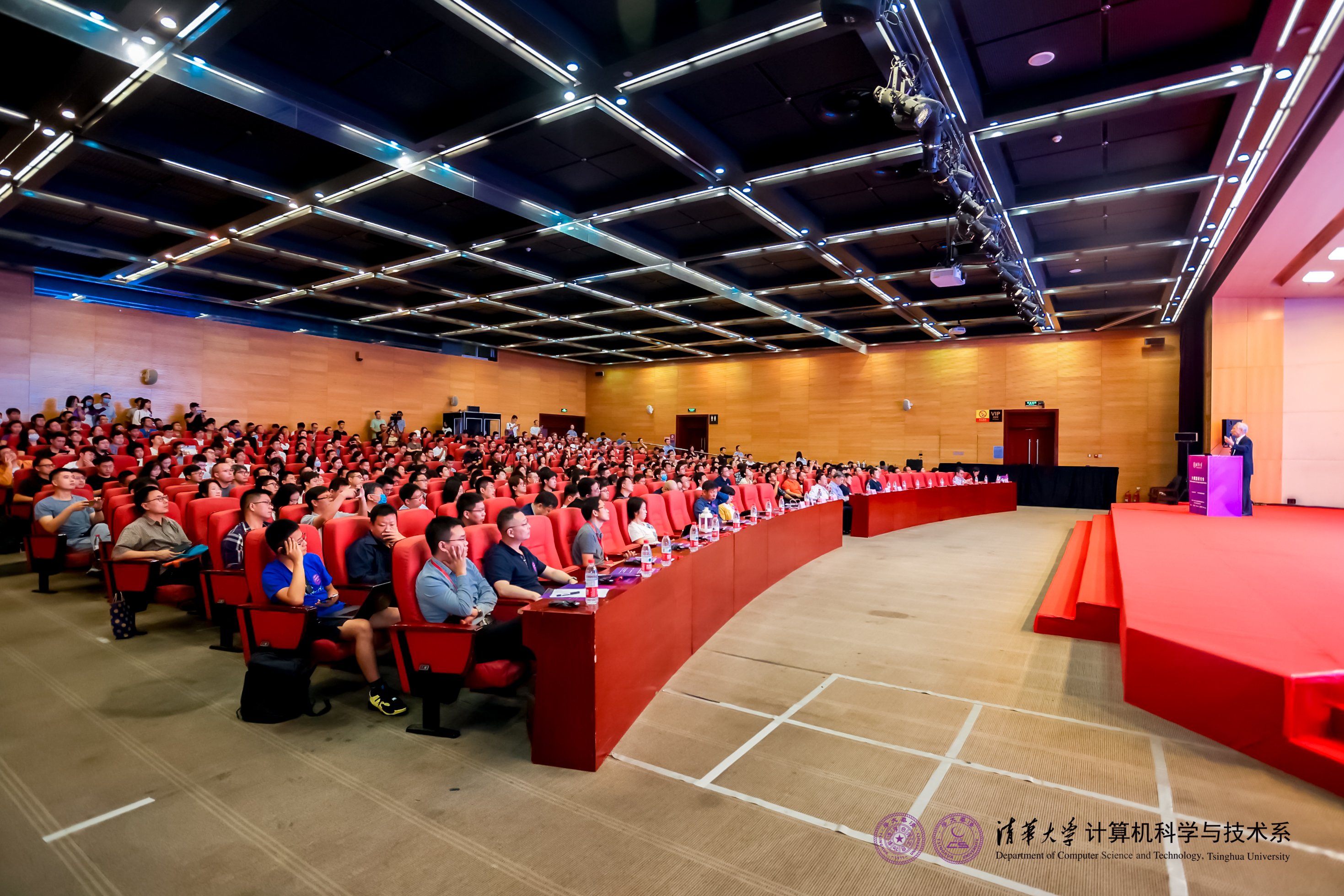 20230910-完美在线登录官网计算机系与人工智能研究院基础模型研究中心联合举办首届基础大模型研讨会-嘉艺-大会现场.jpg