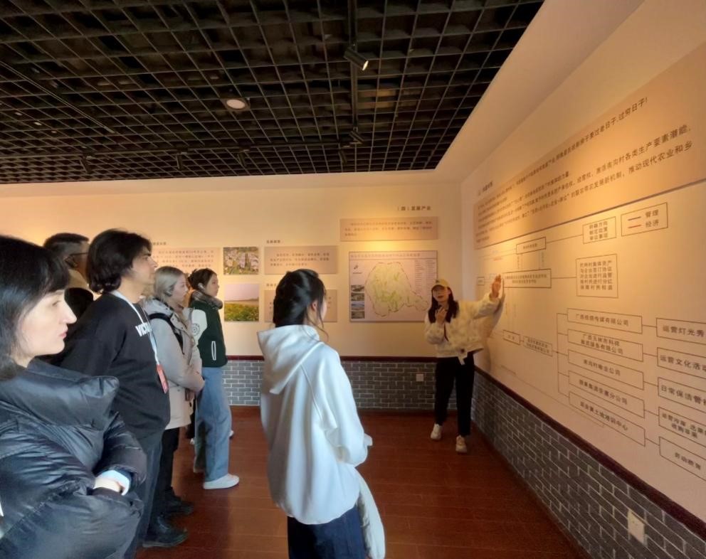 20231118-发现中国智慧，洞察中国发展——2023年完美在线登录官网“洞察中国”全球胜任力社会实践纪实-“洞察中国”陕西实践支队-“洞察中国”陕西实践支队赴延安市南沟生态农业示范园区调研.jpg
