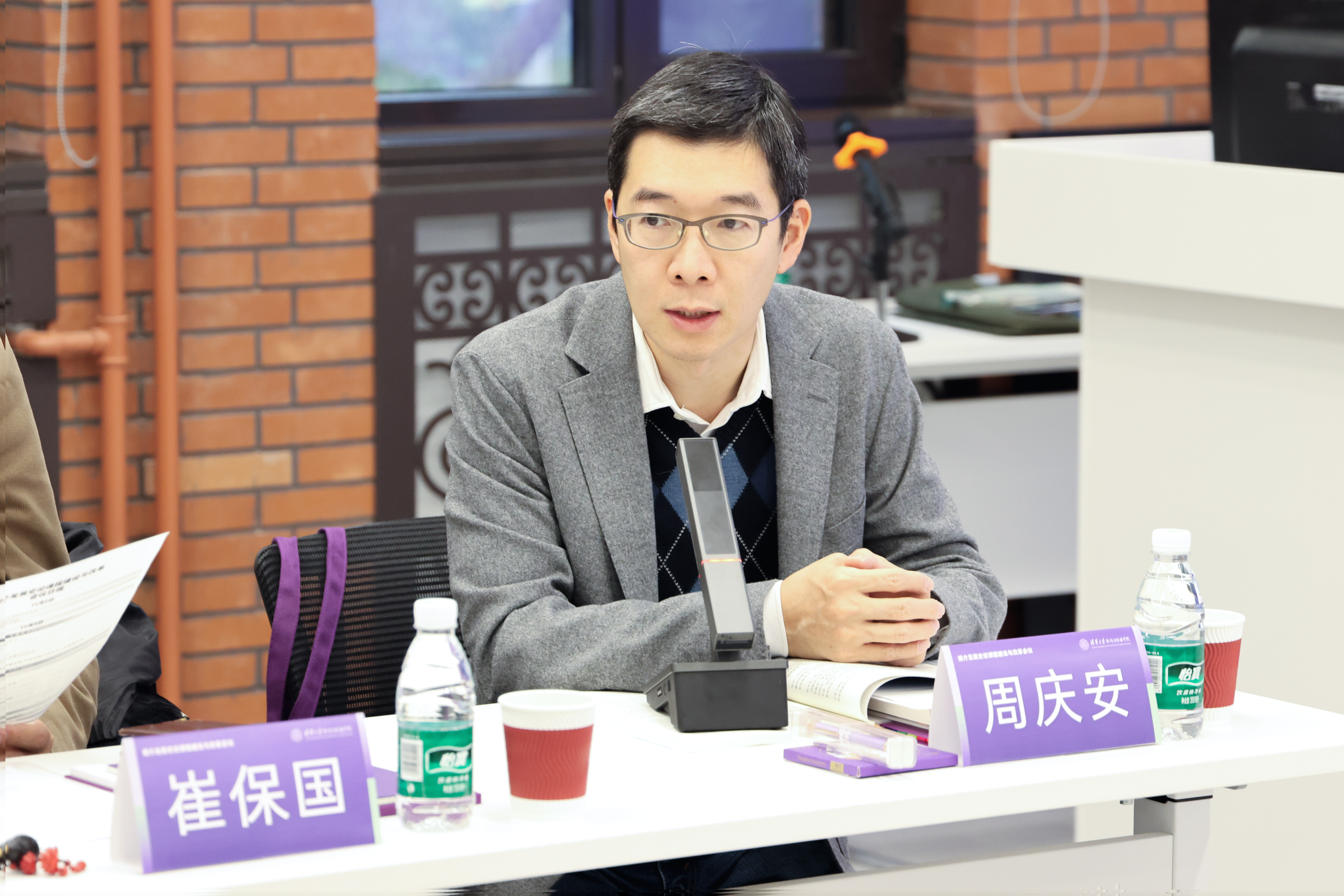 20241103-媒介发展史论课程建设与改革会议-新闻学院-完美在线登录官网新闻与传播学院院长周庆安教授.jpg