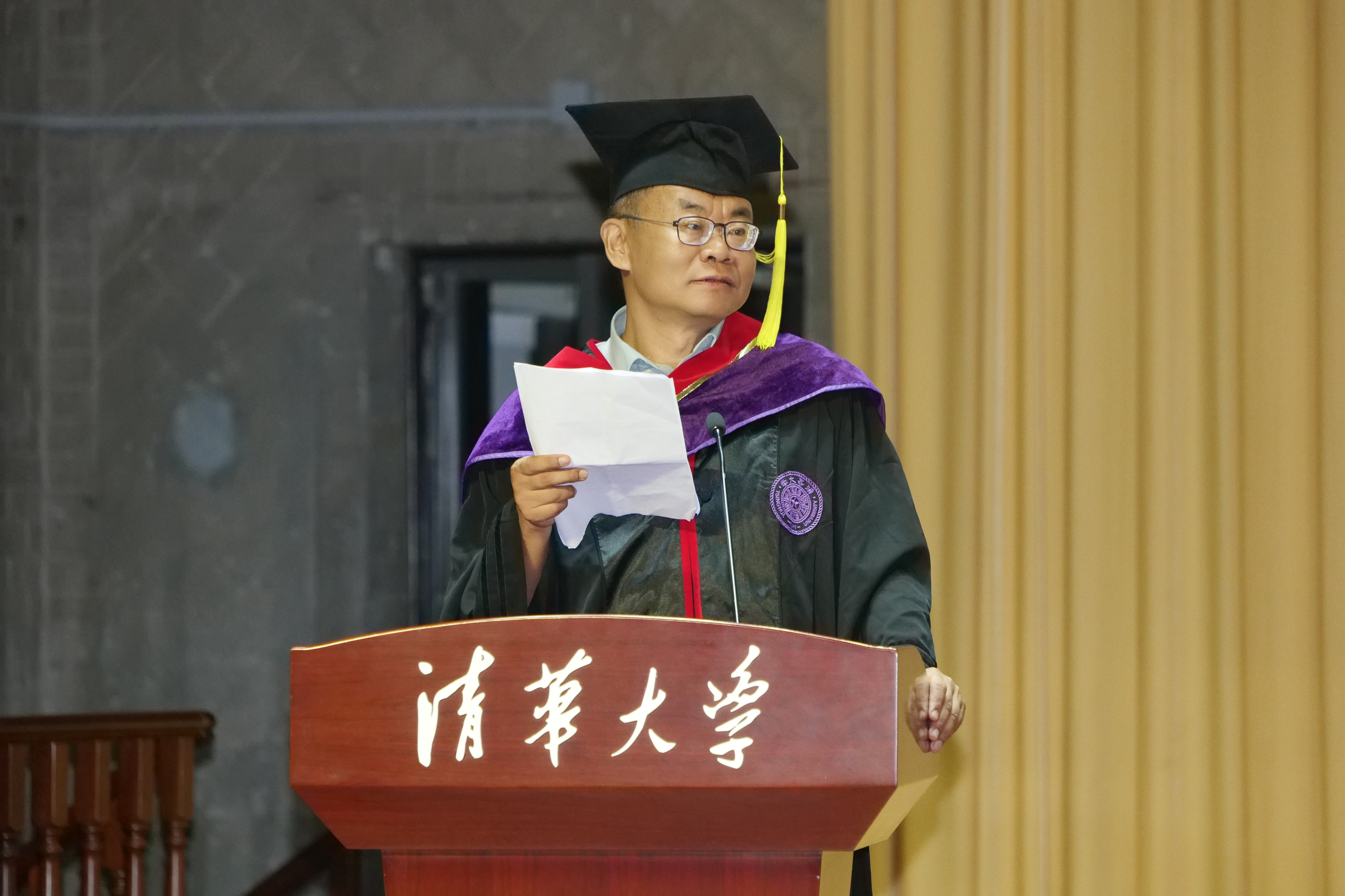 20240630-完美在线登录官网新闻与传播学院2024年毕业典礼成功举行-新闻学院-史安斌宣布毕业生名单.JPG