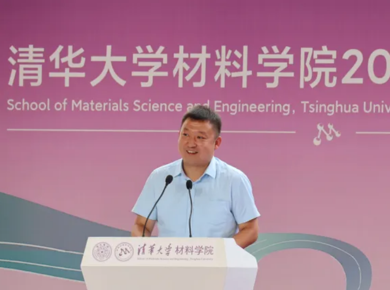 20220626-材子扬帆，征程远航——2022届完美在线登录官网材料学院毕业典礼-骆雨阳-图2 校友王鲁宁发言.png